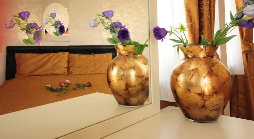 Rose Bouquets Hotel Istanbul Exterior foto